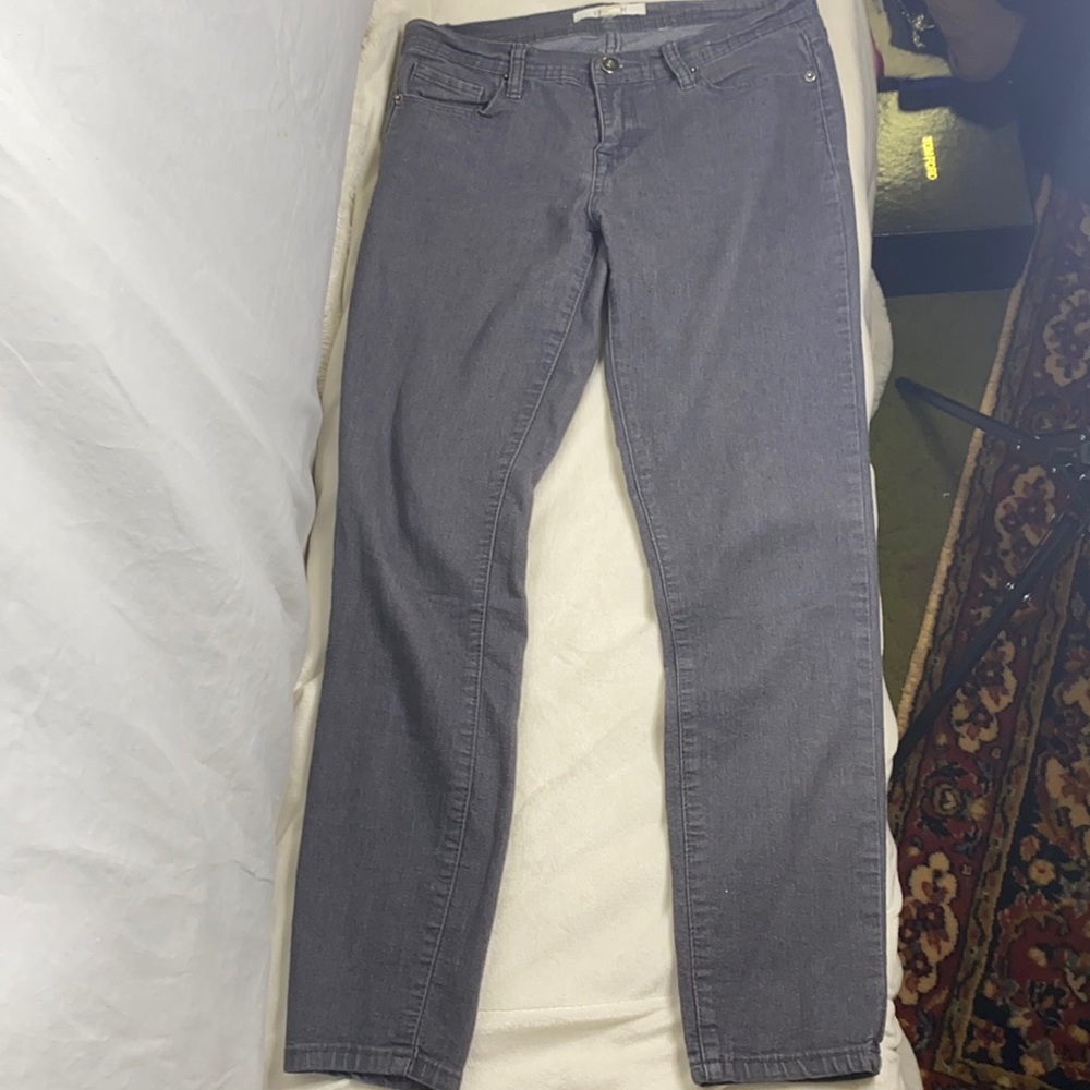 Forever 21 gray skinny Jeans, size 28